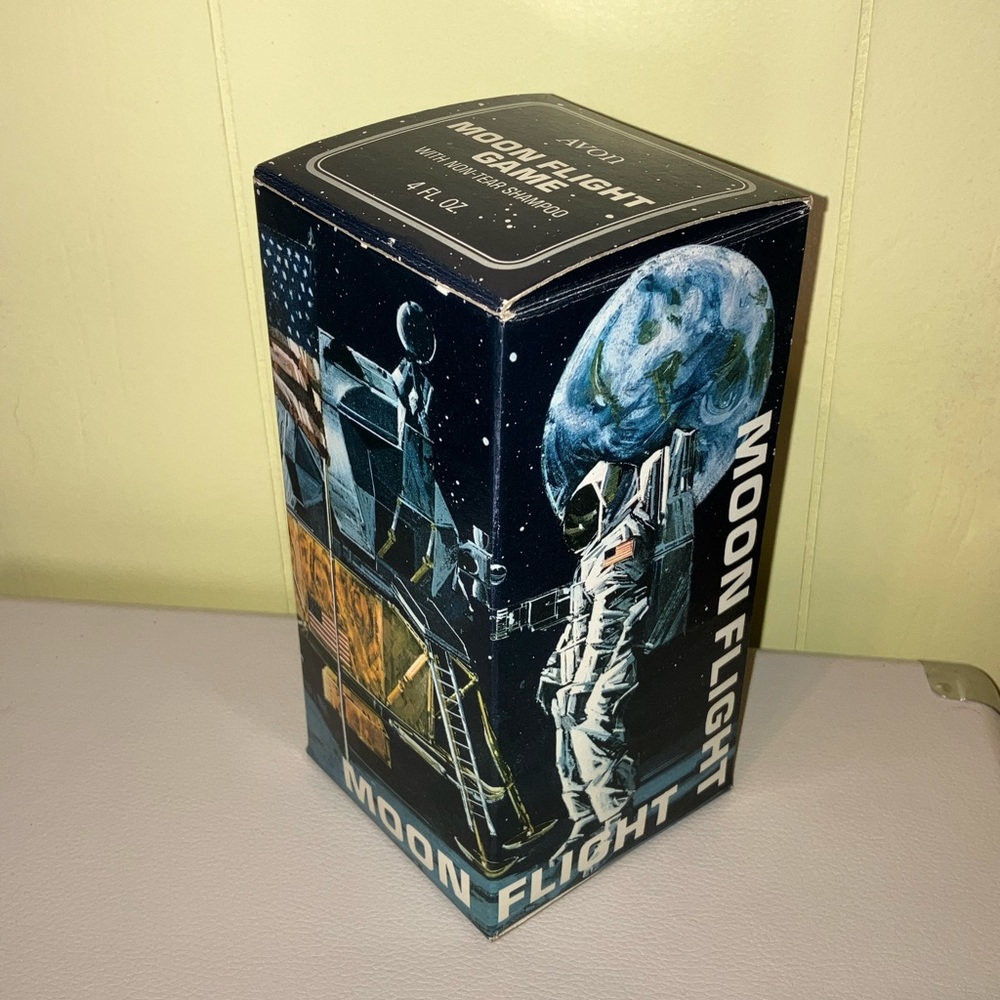Avon 1970 Vintage Moon Flight Game with non-tear shampoo